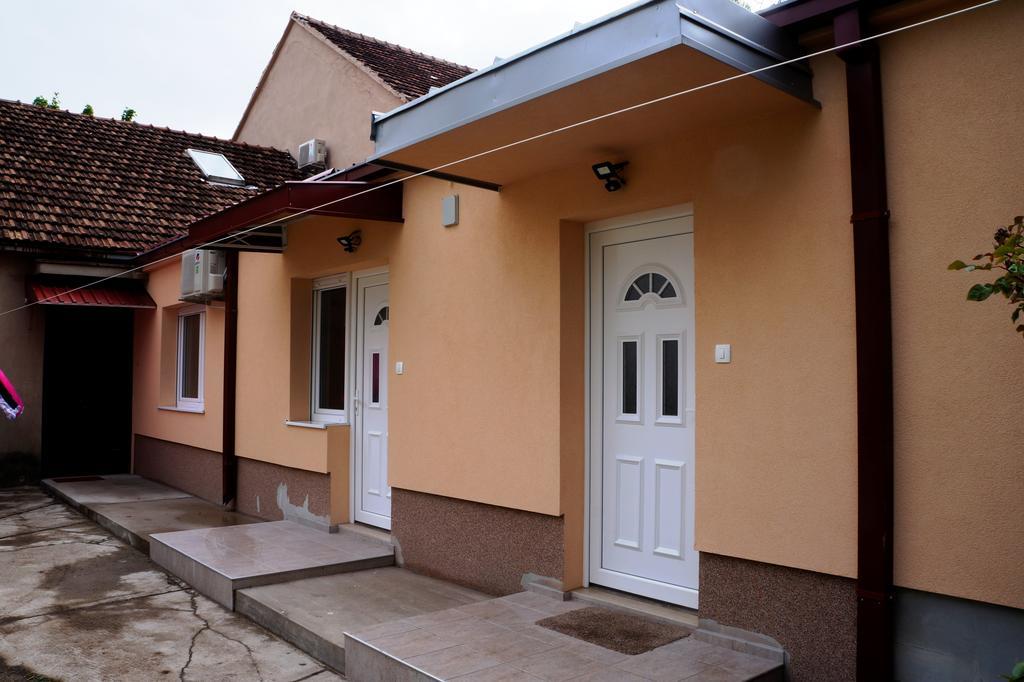 Central Apartment Нікшич Екстер'єр фото
